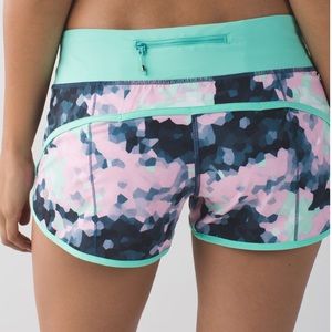 Lululemon cloudy dreams speed shorts 2.5